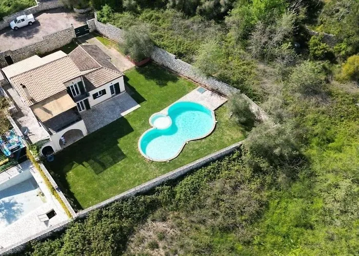 Πέτρινη Ιδιωτική Βίλα Με Πισίνα Pouládesの写真