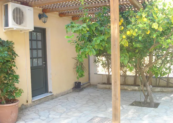 Photo de Maria Apartments Lourdata 