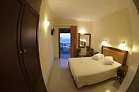 Porto Delfino Hotel Bungalows Kapsalion photo